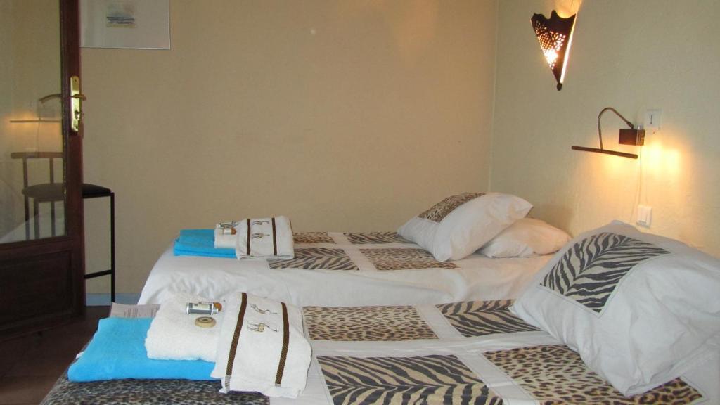 Le Mas Shabanou Bed & Breakfast Roquefort Les Pins Ruang foto