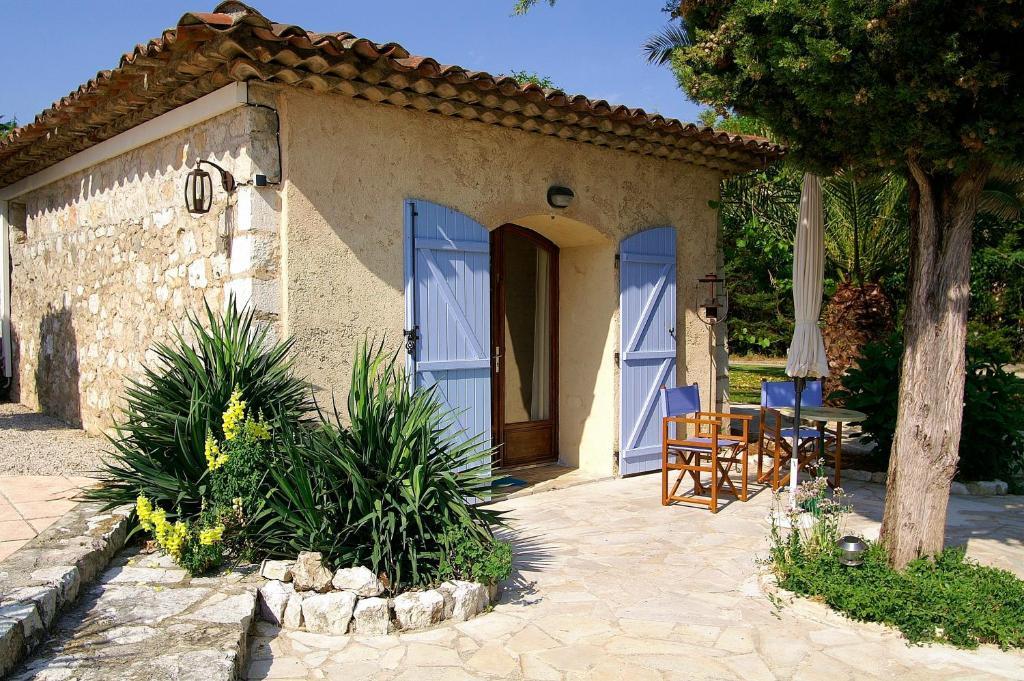Le Mas Shabanou Bed & Breakfast Roquefort Les Pins Bagian luar foto