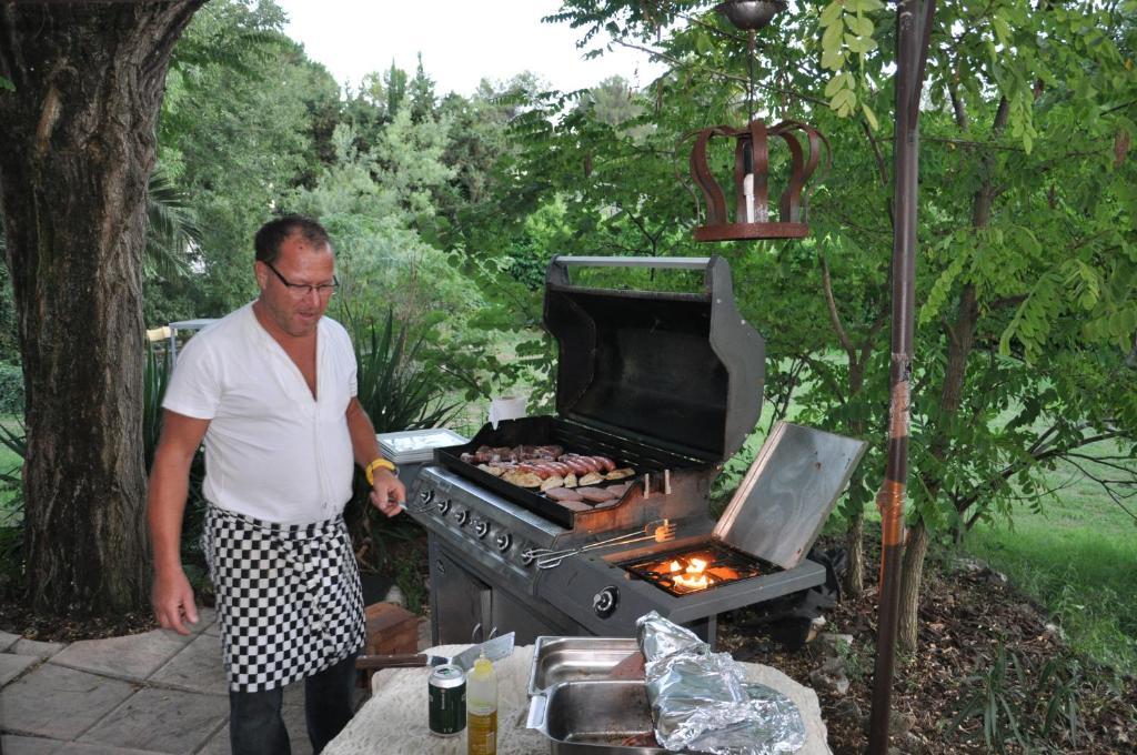 Le Mas Shabanou Bed & Breakfast Roquefort Les Pins Bagian luar foto