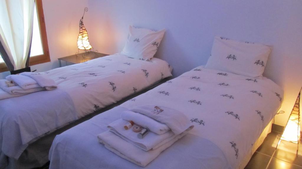 Le Mas Shabanou Bed & Breakfast Roquefort Les Pins Ruang foto