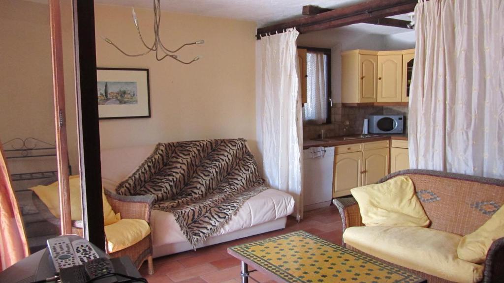Le Mas Shabanou Bed & Breakfast Roquefort Les Pins Ruang foto