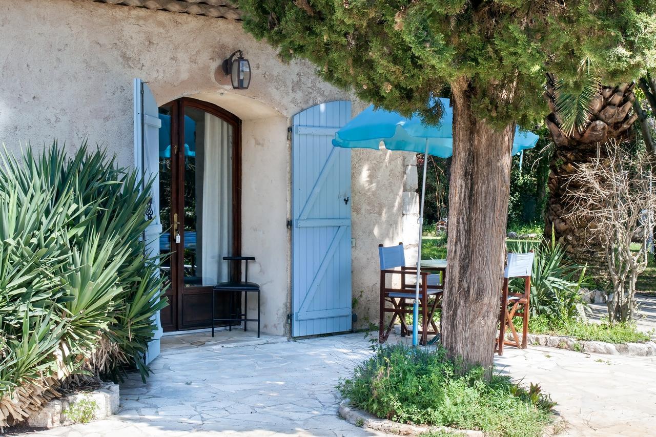 Le Mas Shabanou Bed & Breakfast Roquefort Les Pins Bagian luar foto