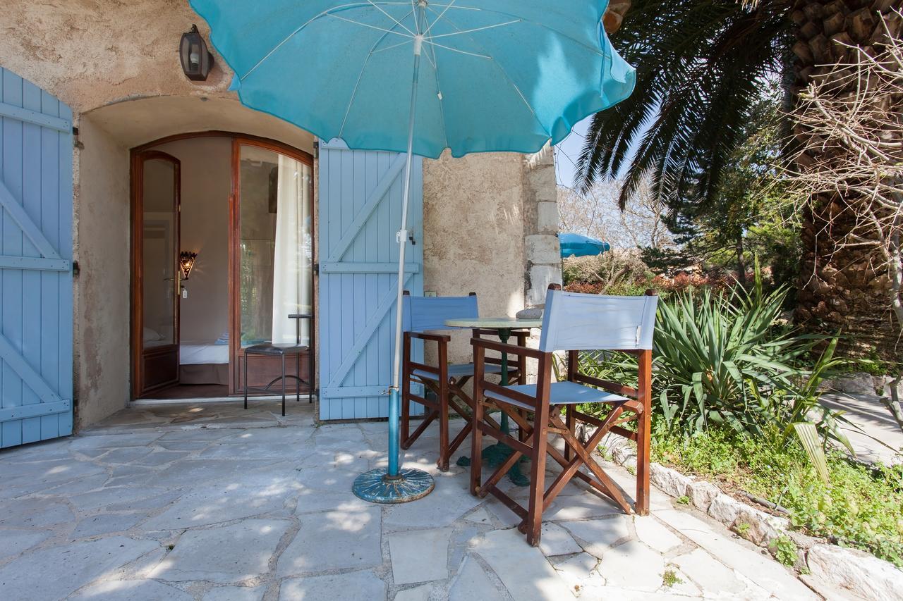 Le Mas Shabanou Bed & Breakfast Roquefort Les Pins Bagian luar foto